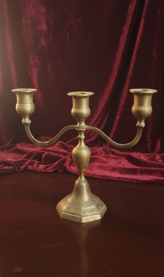 شمعدان نحاس قديم